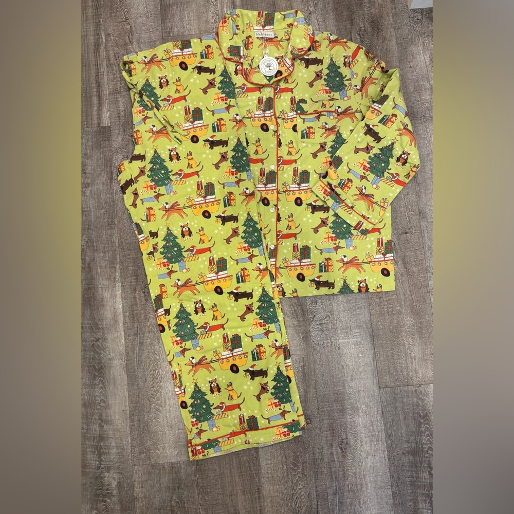 Festive Holiday Print Women's Pajama Set